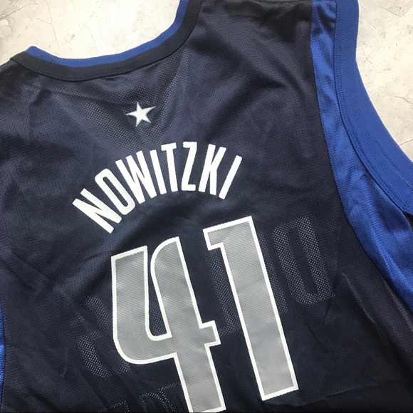 Vintage Champion Dirk Nowitzki Jersey - Picture 2 of 6